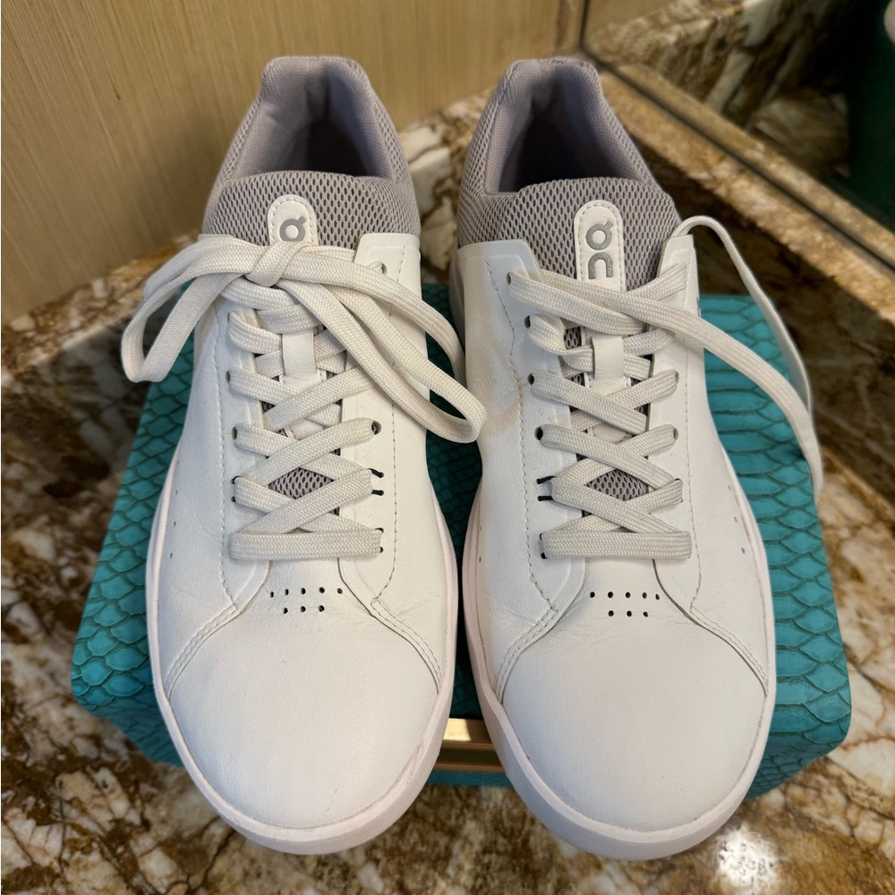ON Shoes for Women. “The Roger” Top Notch condition!! Size 9. Clean Inside/Out.
